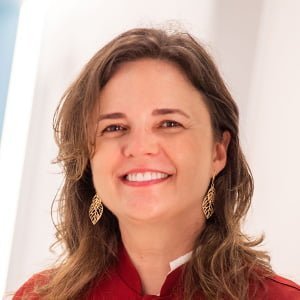 Dra. Mariana Ramos Odontologia Veterinária CRMV-PE 3047